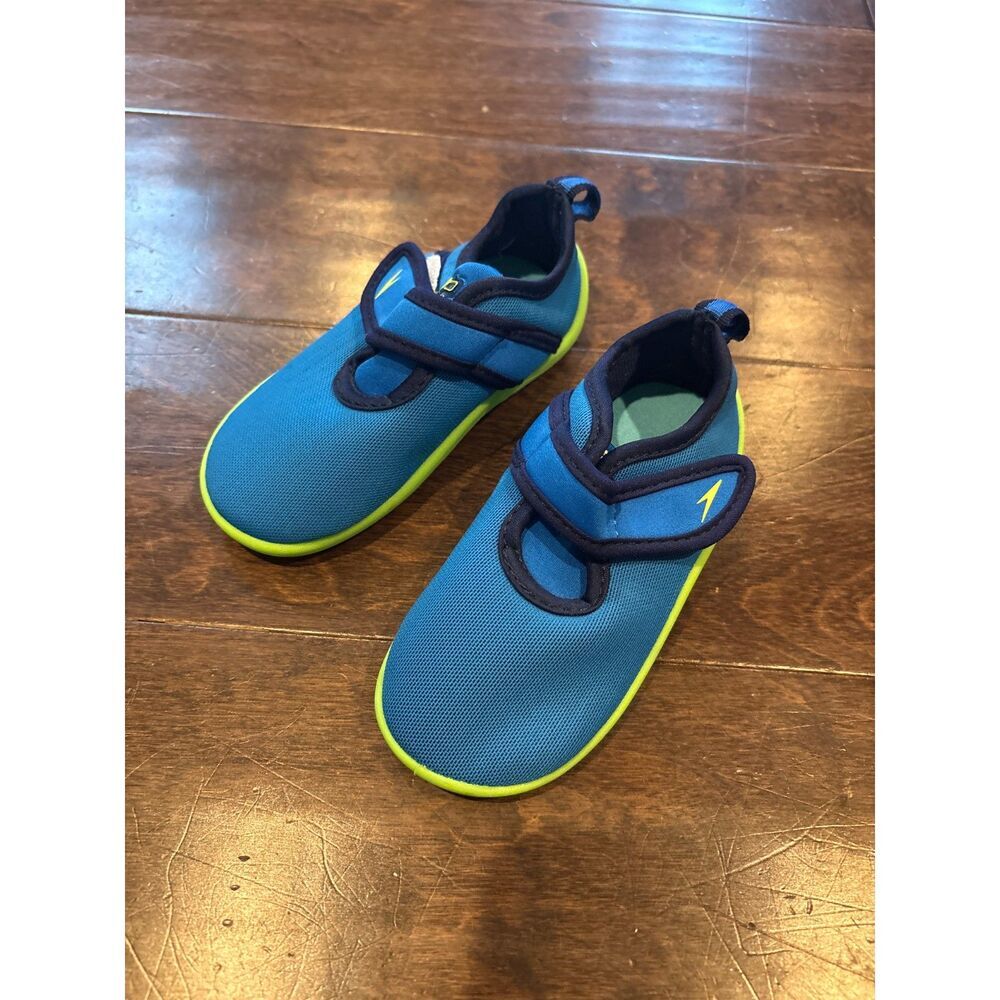 🔆 Speedo blue water shoes